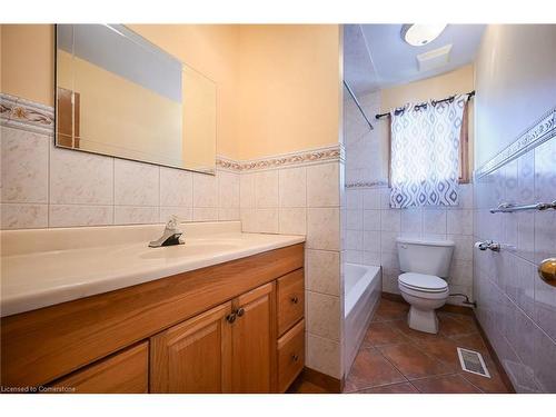 204 Picton Street E, Hamilton, ON - Indoor Photo Showing Bathroom