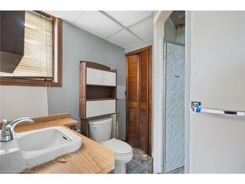 8279 Stanley Avenue, Niagara Falls, ON - Indoor Photo Showing Bathroom