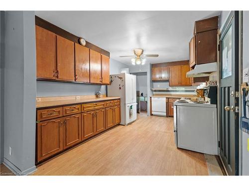 8279 Stanley Avenue, Niagara Falls, ON - Indoor Photo Showing Kitchen