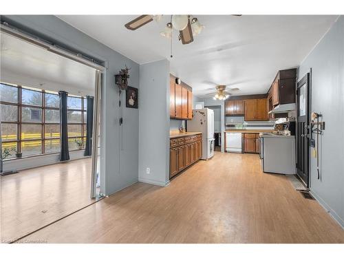 8279 Stanley Avenue, Niagara Falls, ON - Indoor Photo Showing Kitchen