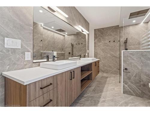 253 Federal Street, Stoney Creek, ON - Indoor Photo Showing Bathroom