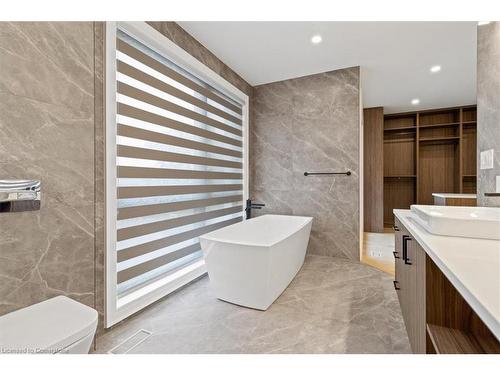 253 Federal Street, Stoney Creek, ON - Indoor Photo Showing Bathroom