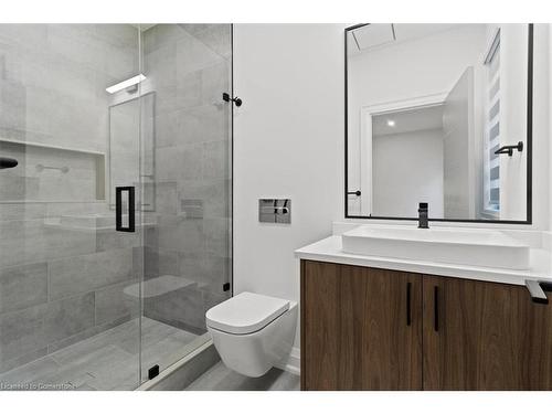 253 Federal Street, Stoney Creek, ON - Indoor Photo Showing Bathroom