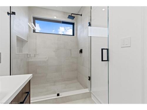 253 Federal Street, Stoney Creek, ON - Indoor Photo Showing Bathroom