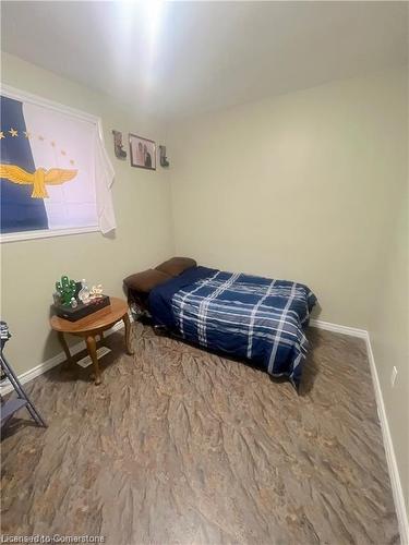 208 Picton Street E, Hamilton, ON - Indoor Photo Showing Bedroom