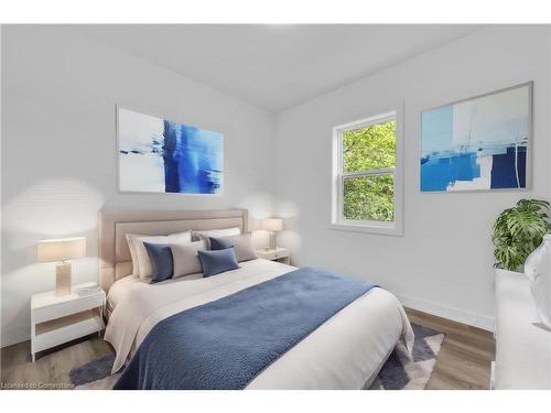 21 Weir Street S, Hamilton, ON - Indoor Photo Showing Bedroom