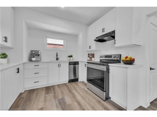 21 Weir Street S, Hamilton, ON - Indoor Photo Showing Kitchen