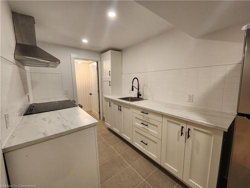 21 Mcintosh Avenue, Hamilton, ON - Indoor Photo Showing Bathroom