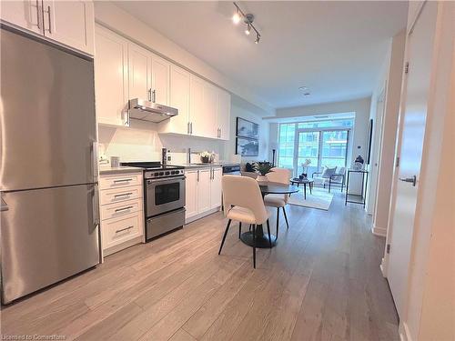 807-212 King William Street, Hamilton, ON - Indoor Photo Showing Kitchen