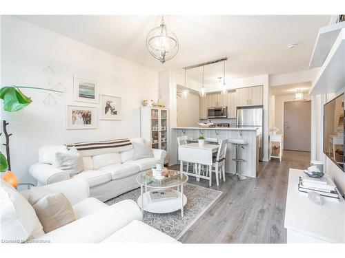 102-10 Concord Place, Grimsby, ON - Indoor Photo Showing Living Room