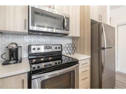 102-10 Concord Place, Grimsby, ON - Indoor Photo Showing Kitchen