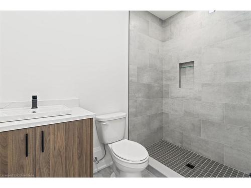 253 Federal Street, Stoney Creek, ON - Indoor Photo Showing Bathroom