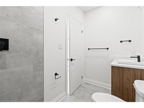 253 Federal Street, Stoney Creek, ON - Indoor Photo Showing Bathroom