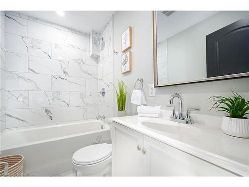 582 Roxborough Avenue, Hamilton, ON - Indoor Photo Showing Bathroom