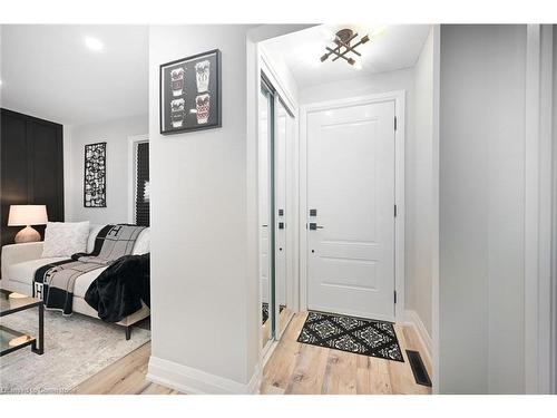 582 Roxborough Avenue, Hamilton, ON - Indoor Photo Showing Other Room