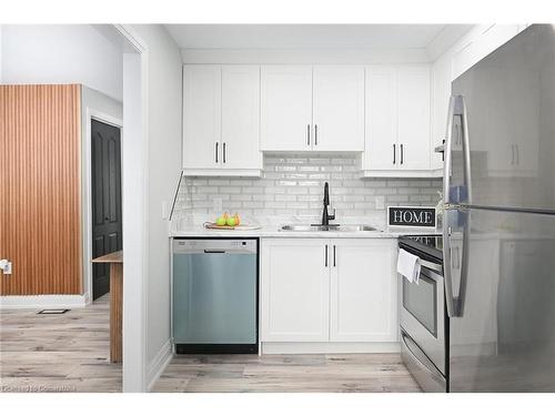 582 Roxborough Avenue, Hamilton, ON - Indoor Photo Showing Kitchen