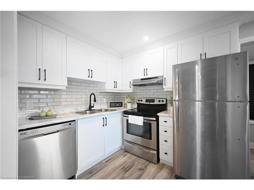 582 Roxborough Avenue, Hamilton, ON - Indoor Photo Showing Kitchen With Double Sink With Upgraded Kitchen