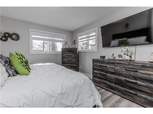 1291 Princeton Crescent, Burlington, ON - Indoor Photo Showing Bedroom