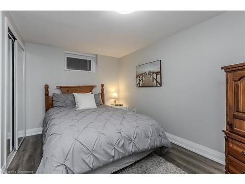 1291 Princeton Crescent, Burlington, ON - Indoor Photo Showing Bedroom