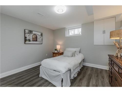 1291 Princeton Crescent, Burlington, ON - Indoor Photo Showing Bedroom