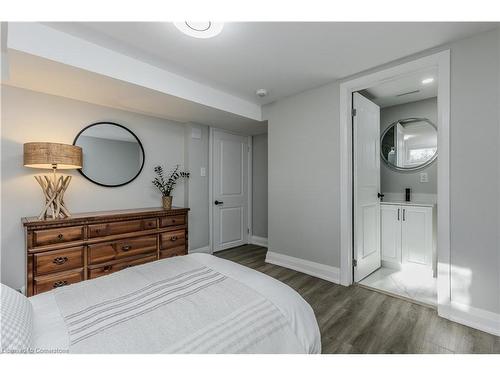 1291 Princeton Crescent, Burlington, ON - Indoor Photo Showing Bedroom