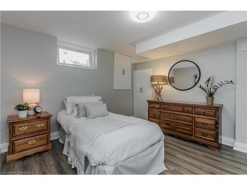 1291 Princeton Crescent, Burlington, ON - Indoor Photo Showing Bedroom