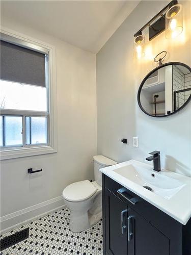 170 Ray Street N, Hamilton, ON - Indoor Photo Showing Bathroom