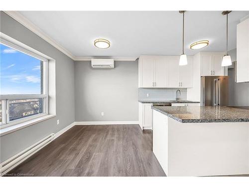 801-350 Concession St, Hamilton, ON - Indoor Photo Showing Kitchen With Upgraded Kitchen