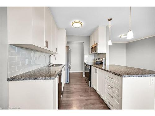 801-350 Concession St, Hamilton, ON - Indoor Photo Showing Kitchen With Double Sink With Upgraded Kitchen