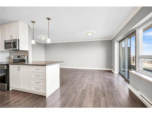 801-350 Concession St, Hamilton, ON - Indoor Photo Showing Kitchen