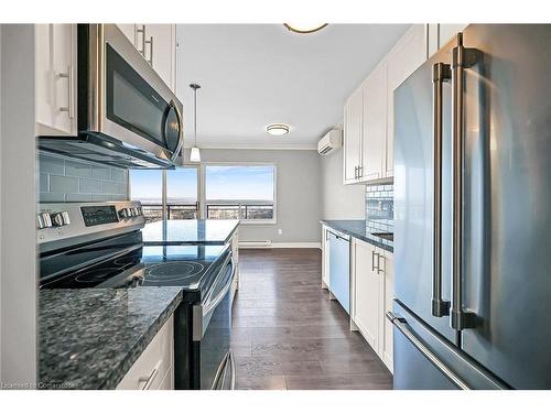 801-350 Concession St, Hamilton, ON - Indoor Photo Showing Kitchen With Upgraded Kitchen