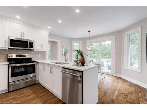 2182 Maplewood Drive, Burlington, ON - Indoor Photo Showing Kitchen With Double Sink With Upgraded Kitchen