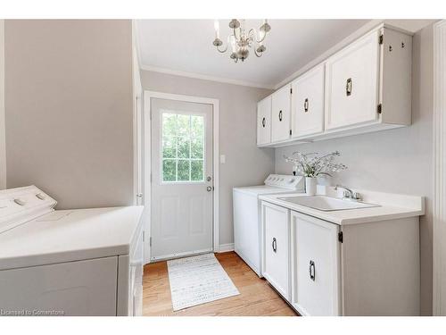 2182 Maplewood Drive, Burlington, ON - Indoor Photo Showing Laundry Room