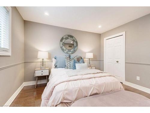 2182 Maplewood Drive, Burlington, ON - Indoor Photo Showing Bedroom