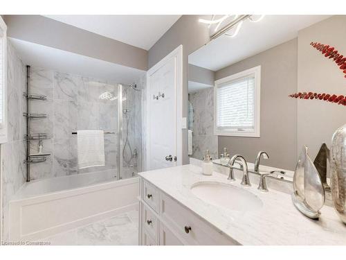 2182 Maplewood Drive, Burlington, ON - Indoor Photo Showing Bathroom