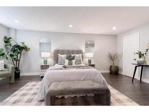 2182 Maplewood Drive, Burlington, ON - Indoor Photo Showing Bedroom