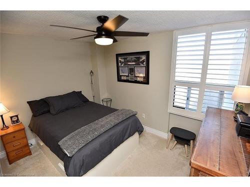 1502-2055 Upper Middle Road, Burlington, ON - Indoor Photo Showing Bedroom