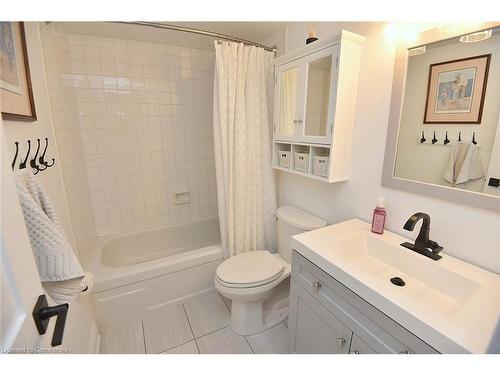 1502-2055 Upper Middle Road, Burlington, ON - Indoor Photo Showing Bathroom