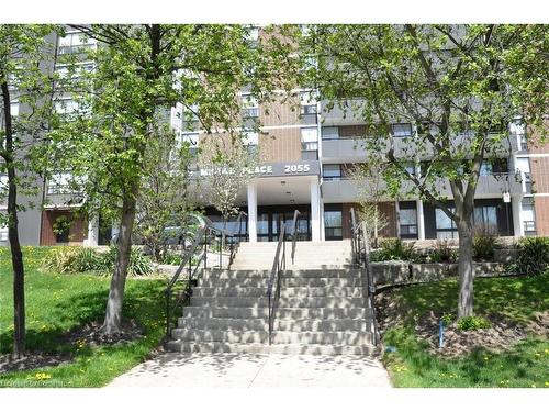 1502-2055 Upper Middle Road, Burlington, ON - Outdoor