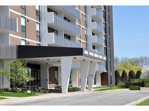 1502-2055 Upper Middle Road, Burlington, ON - Outdoor