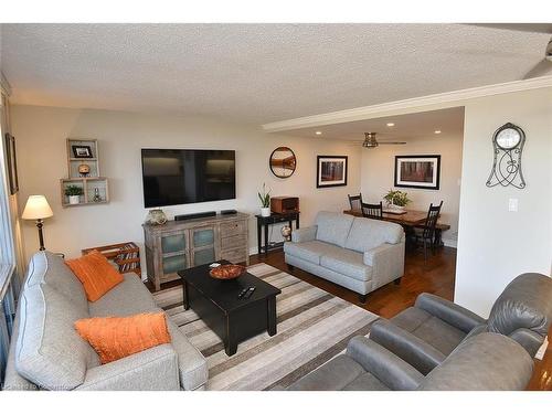 1502-2055 Upper Middle Road, Burlington, ON - Indoor Photo Showing Living Room