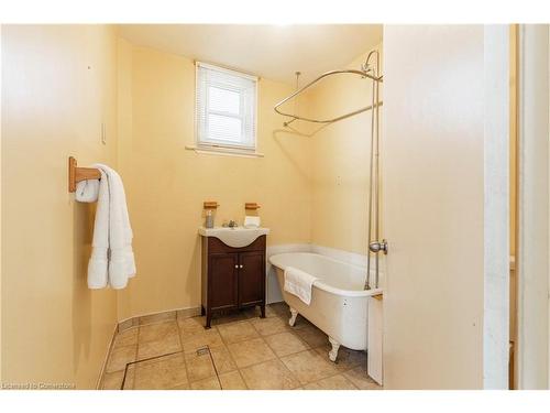 26 Argyle Avenue, Hamilton, ON - Indoor Photo Showing Bathroom