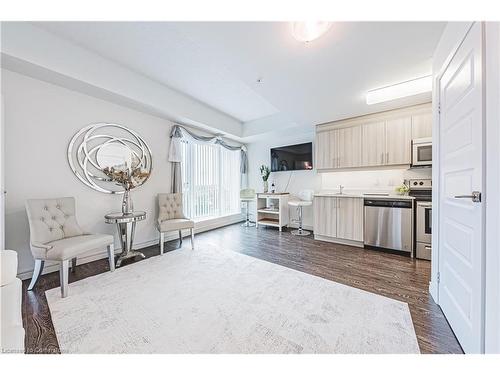 1108-158 King Street, Waterloo, ON - Indoor Photo Showing Kitchen