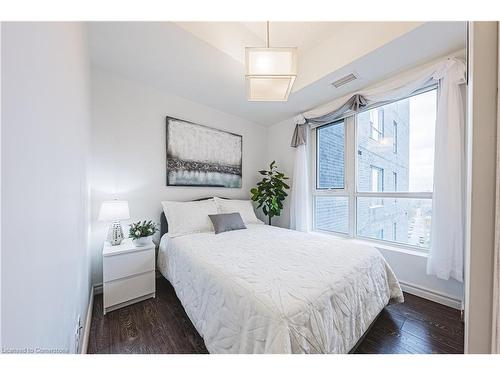 1108-158 King Street, Waterloo, ON - Indoor Photo Showing Bedroom