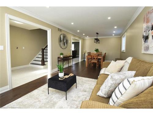 29 Hyslop Drive, Caledonia, ON - Indoor Photo Showing Living Room