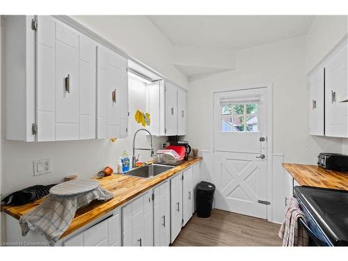 33 Cline Avenue N, Hamilton, ON - Indoor Photo Showing Kitchen