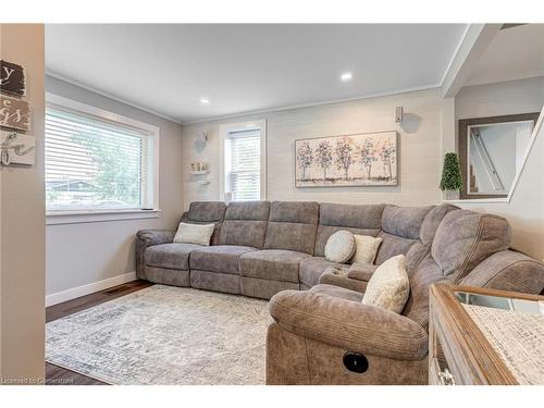 9056 Airport Road, Mount Hope, ON - Indoor Photo Showing Living Room