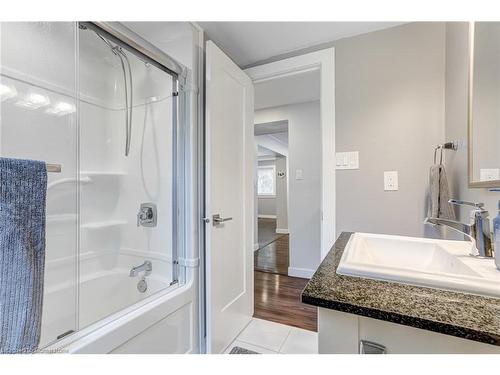 9056 Airport Road, Mount Hope, ON - Indoor Photo Showing Bathroom