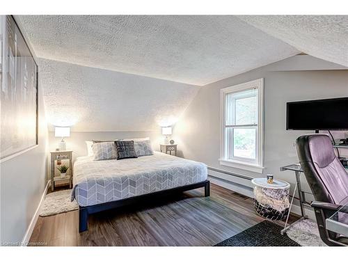 9056 Airport Road, Mount Hope, ON - Indoor Photo Showing Bedroom