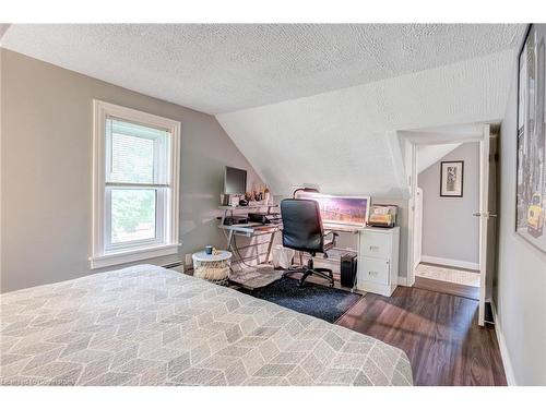 9056 Airport Road, Mount Hope, ON - Indoor Photo Showing Bedroom